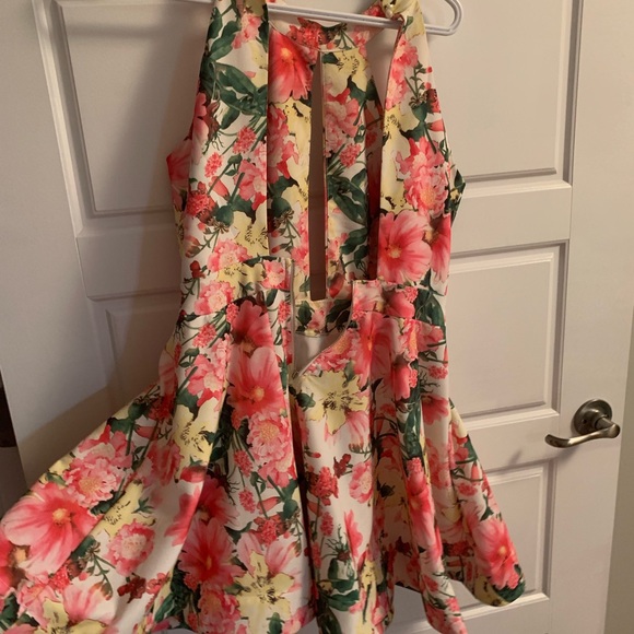 Flower Dress with low front cut and exposed back - Picture 1 of 2